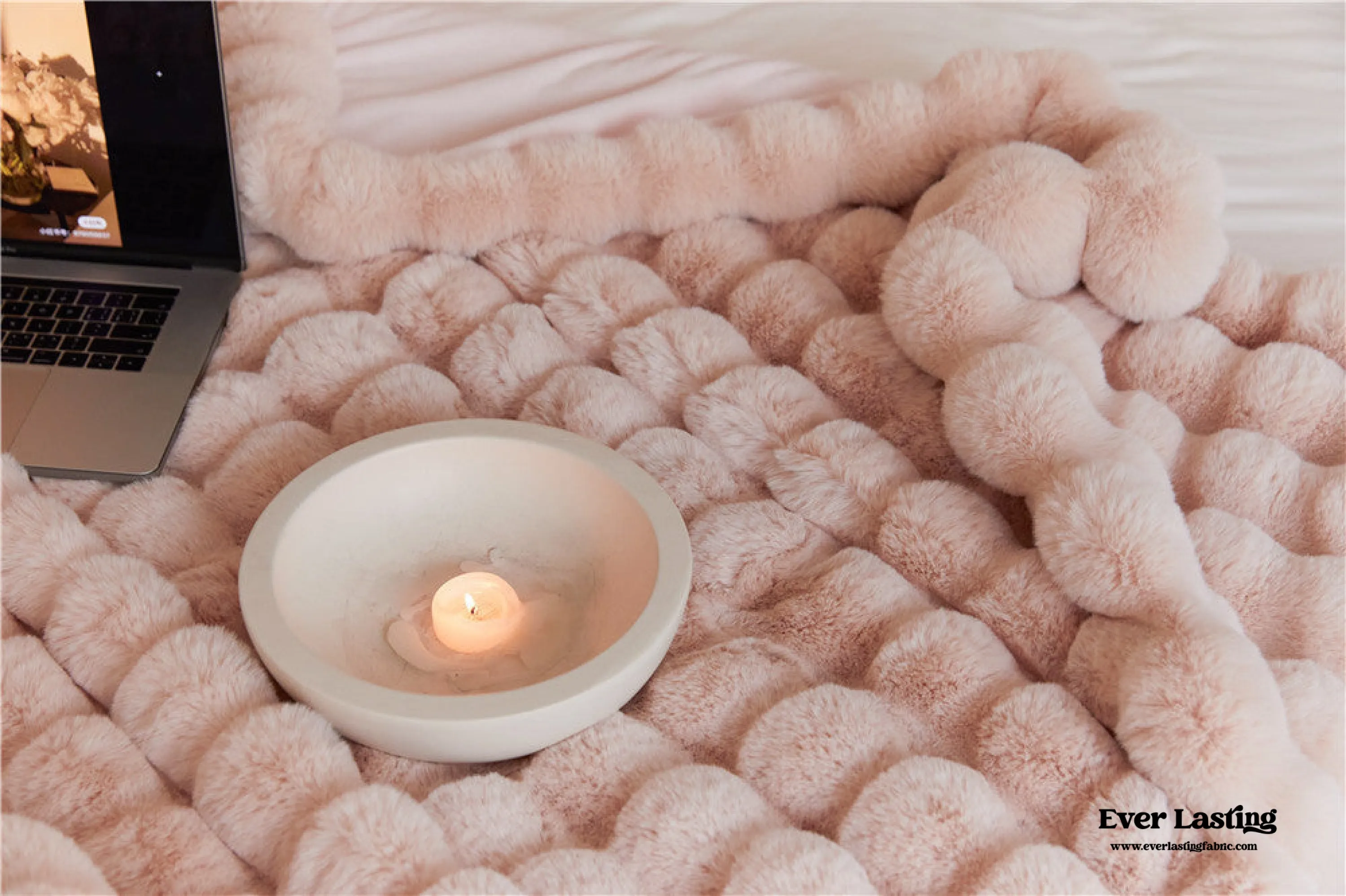 Fluffy Plush Throw Blanket / Pink