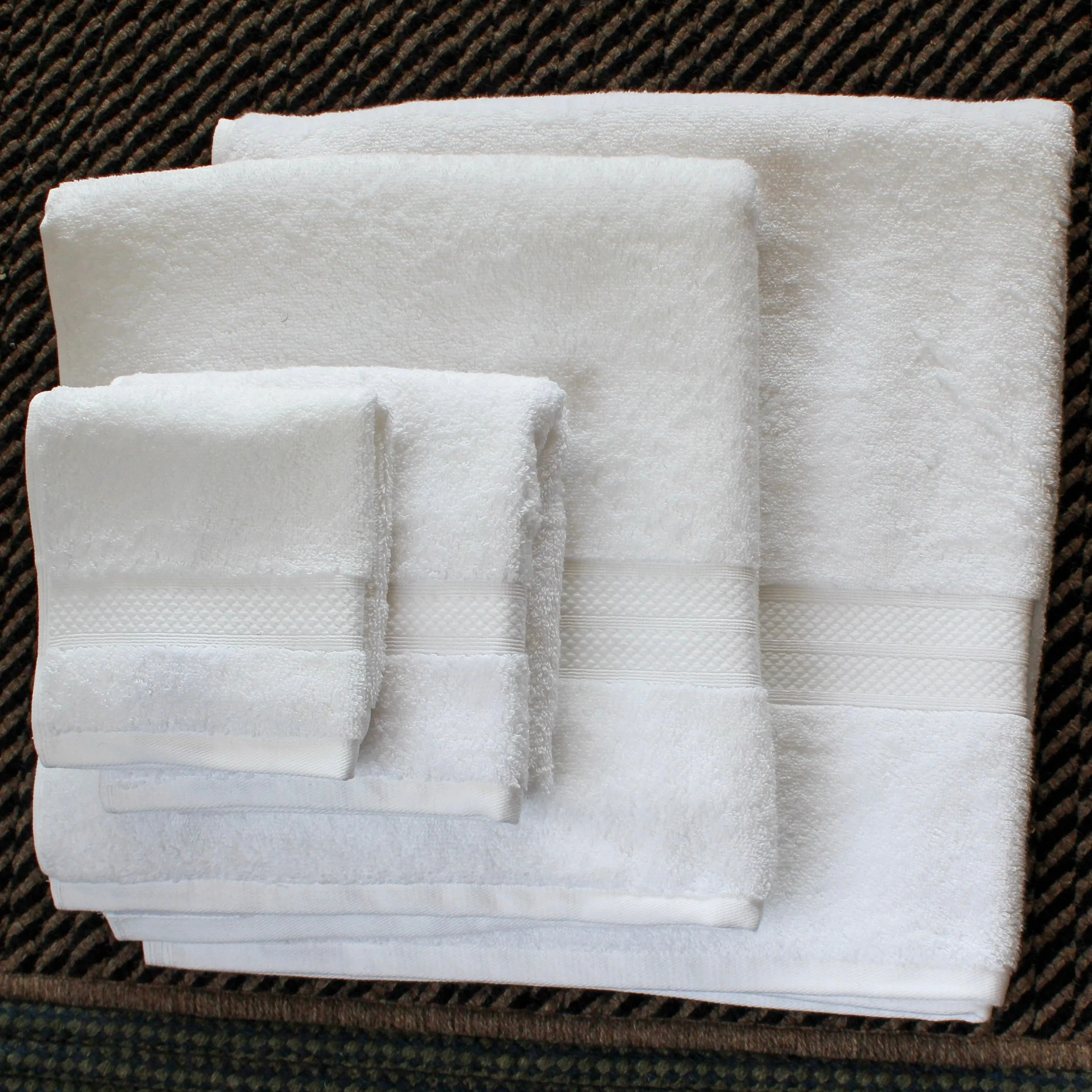 mojave diamond border bath towels